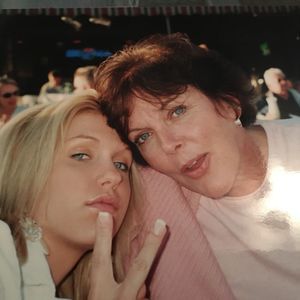 Meet your Posher, Iris